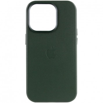Зеленый кожаный чехол AA Plus для iPhone 13 Pro Max с функцией MagSafe на белом фоне.