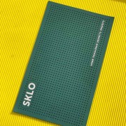 Антискользящий коврик SKLO для поклейки защиты экрана смартфонов (22x13 см), Зеленый