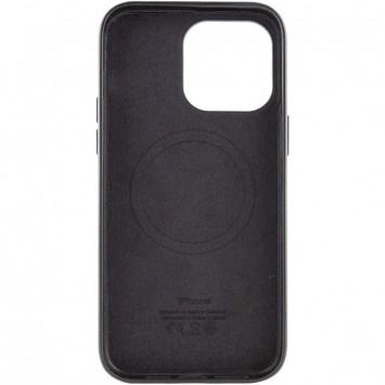 Черный кожаный чехол Leather Case (AAA) с системой MagSafe для Apple iPhone 13 Pro Max (6.7''), изображенный на белом фоне.