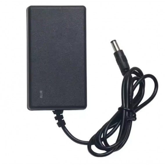 Зарядний пристрій 12.6V 2A для li-on акумуляторів / Чорний