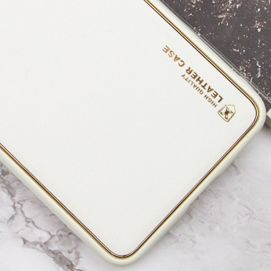 Кожаный чехол Xshield для Samsung Galaxy A04s Белый / White - изображение 1
