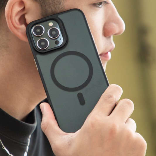 TPU+PC чехол Blueo Skin Friendly Frosted with MagSafe для Apple iPhone 15 Pro (6.1") Черный - изображение 1