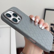 Шкіряний чохол Carved with MagSafe для Apple iPhone 16 Pro (6.3"), Grey